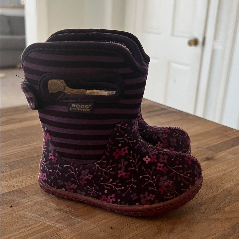 Bogs Kids Boots Fleece Lined Warm Purple & Pink Floral Stripes Pull On Winter